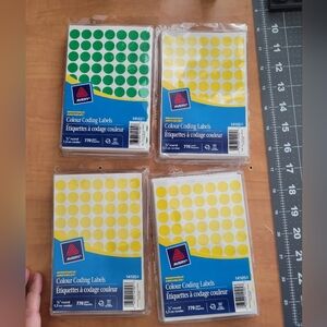 Avery Party Supplies Yellow and Green Sticker Labels